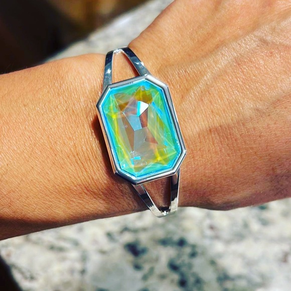 Swarovski Laguna Green Goddess Cuff - Picture 1 of 2